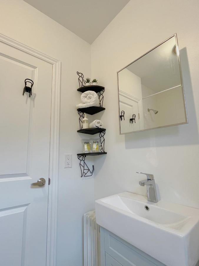 Hotel 2B With Parking, 10Km To Toronto Downtown Esterno foto